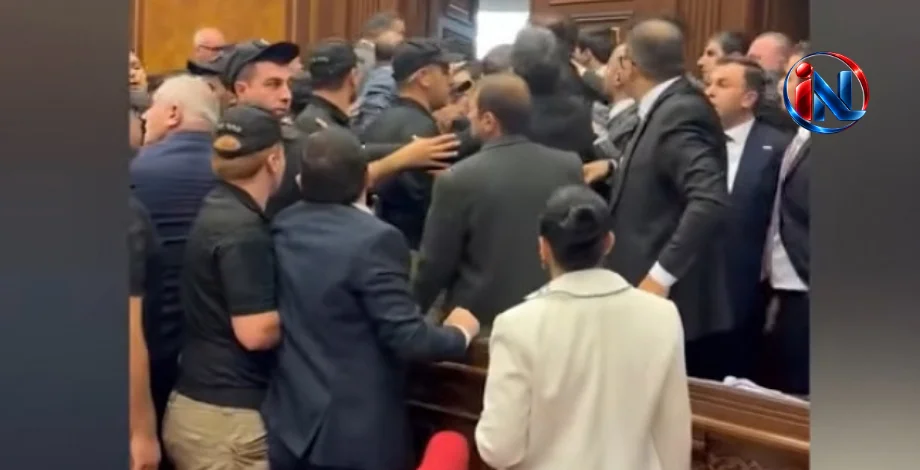 ჩხუბი სომხეთის პარლამენტში - სხდომა ორჯერ შეწყდა