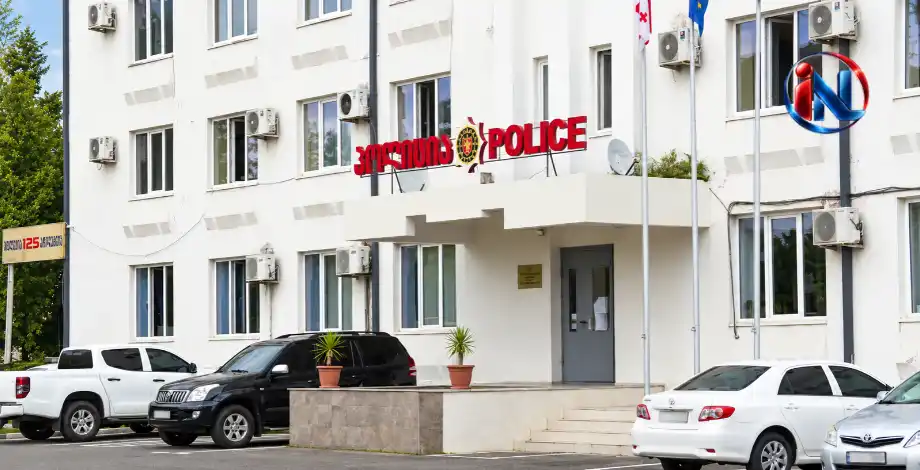 ქობულეთში 15 წლის შვილის მიმართ გარყვნილი ქმედების ბრალდებით მამა დააკავეს